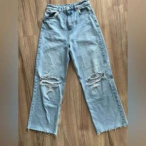 Baggy and wide jeans with loose fit